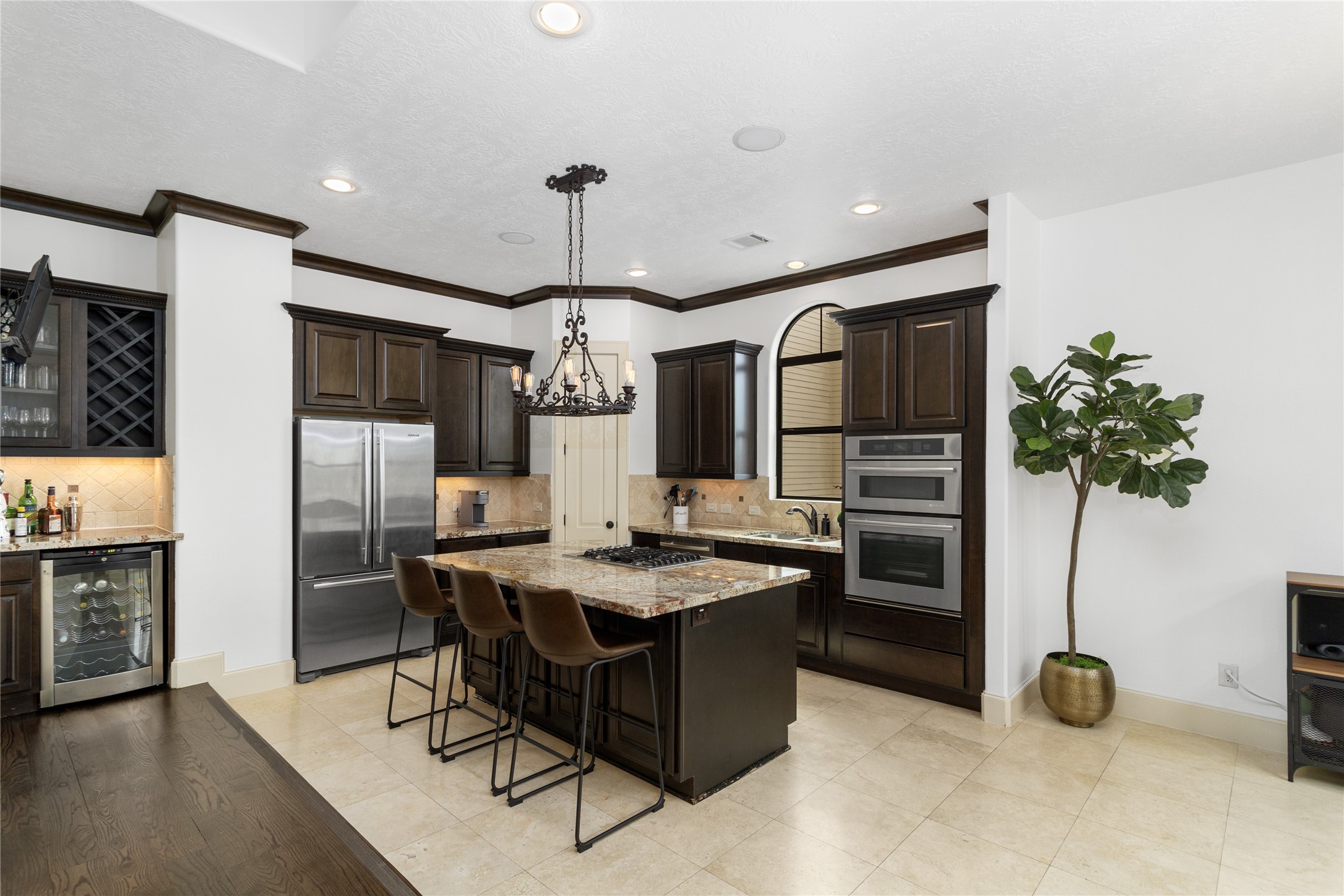 4319 Rose Street Houston, TX 77007 - Photo 8 of 14 Spacious kitchen w counter height Island sitting