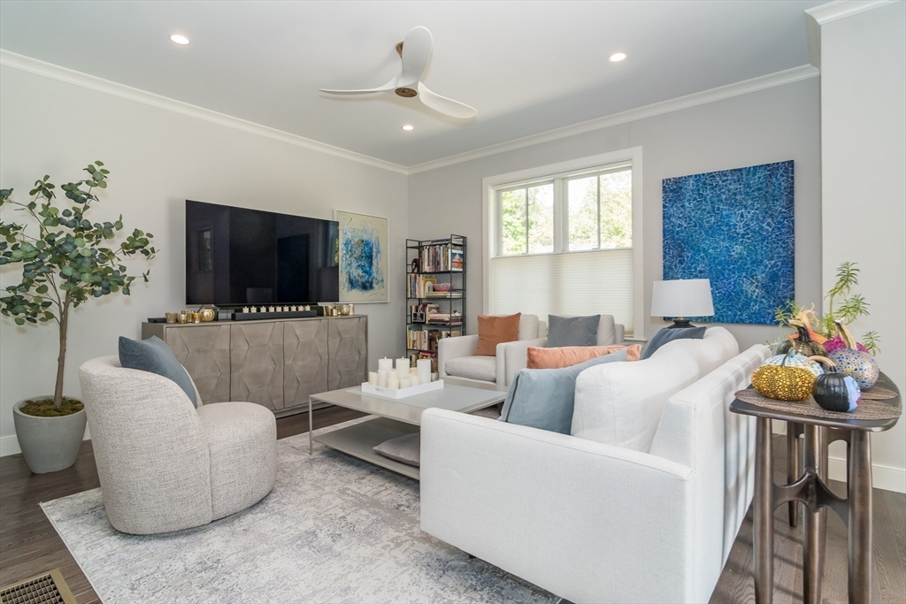 1 Fieldstone Way, Unit 1 Wellesley, MA 02482 - Photo 3 of 31 Gallery Image 3