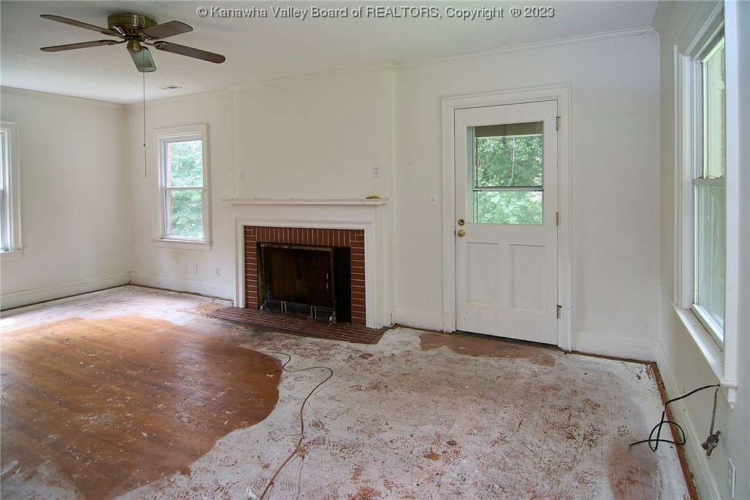 517 Linden Road Charleston, WV 25314 - Photo 8 of 45 Living room with picture framed hardwood floors