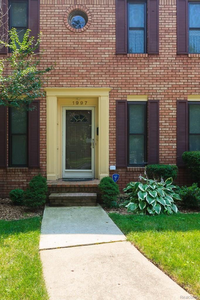 1997 Severn Road Grosse Pointe, MI 48236 - Photo 4 of 35 1997-Severn-006 (1).jpg