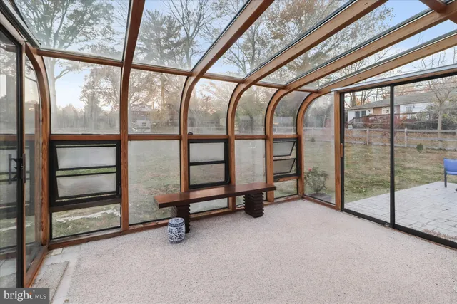 a view of livingroom with furniture