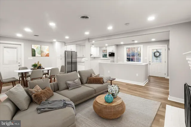 $660,000 | 6722 Seneca Drive, Columbia, MD 21046