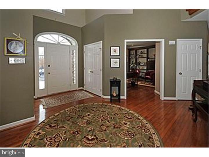 552 Exeter Court Ambler, PA 19002 - Photo 2 of 25 Foyer