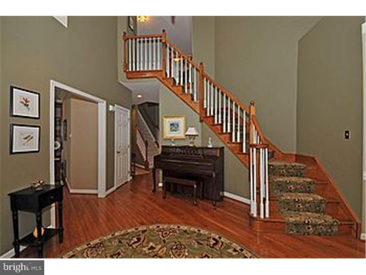 552 Exeter Court Ambler, PA 19002 - Photo 3 of 25 Foyer