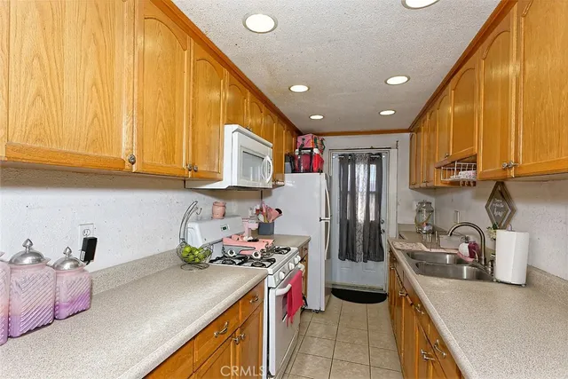 $370,000 | 19288 3rd Street, Oro Grande, CA 92368