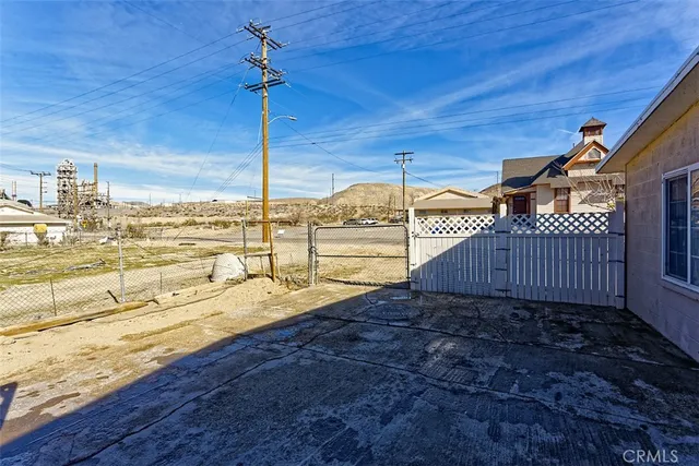 $370,000 | 19288 3rd Street, Oro Grande, CA 92368