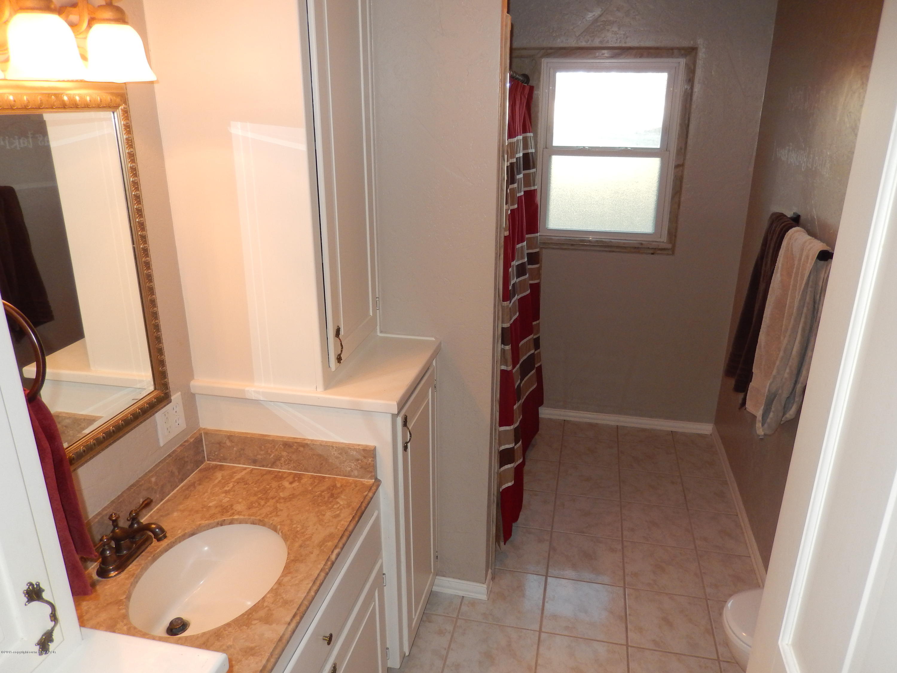 101 Rimrock Trail Amarillo, TX 79108 - Photo 24 of 33 Updated hall bath, soaker bubble tub