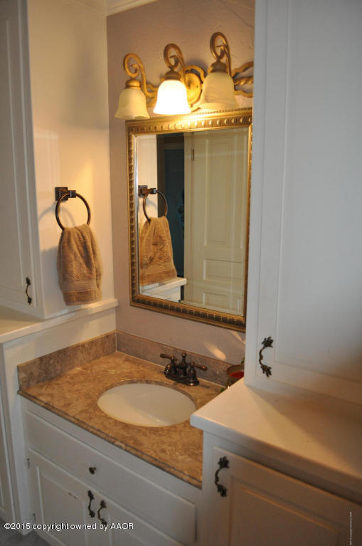 101 Rimrock Trail Amarillo, TX 79108 - Photo 26 of 33 hall bath, tons of storage, granite
