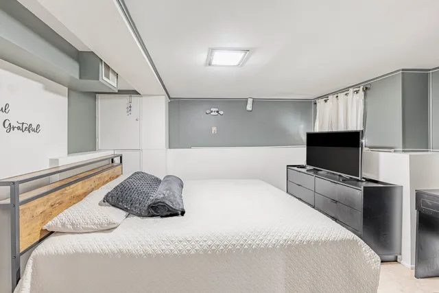 $389,900 | 5026 West Addison Street, Chicago, IL 60641