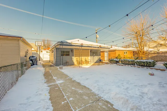 $389,900 | 5026 West Addison Street, Chicago, IL 60641