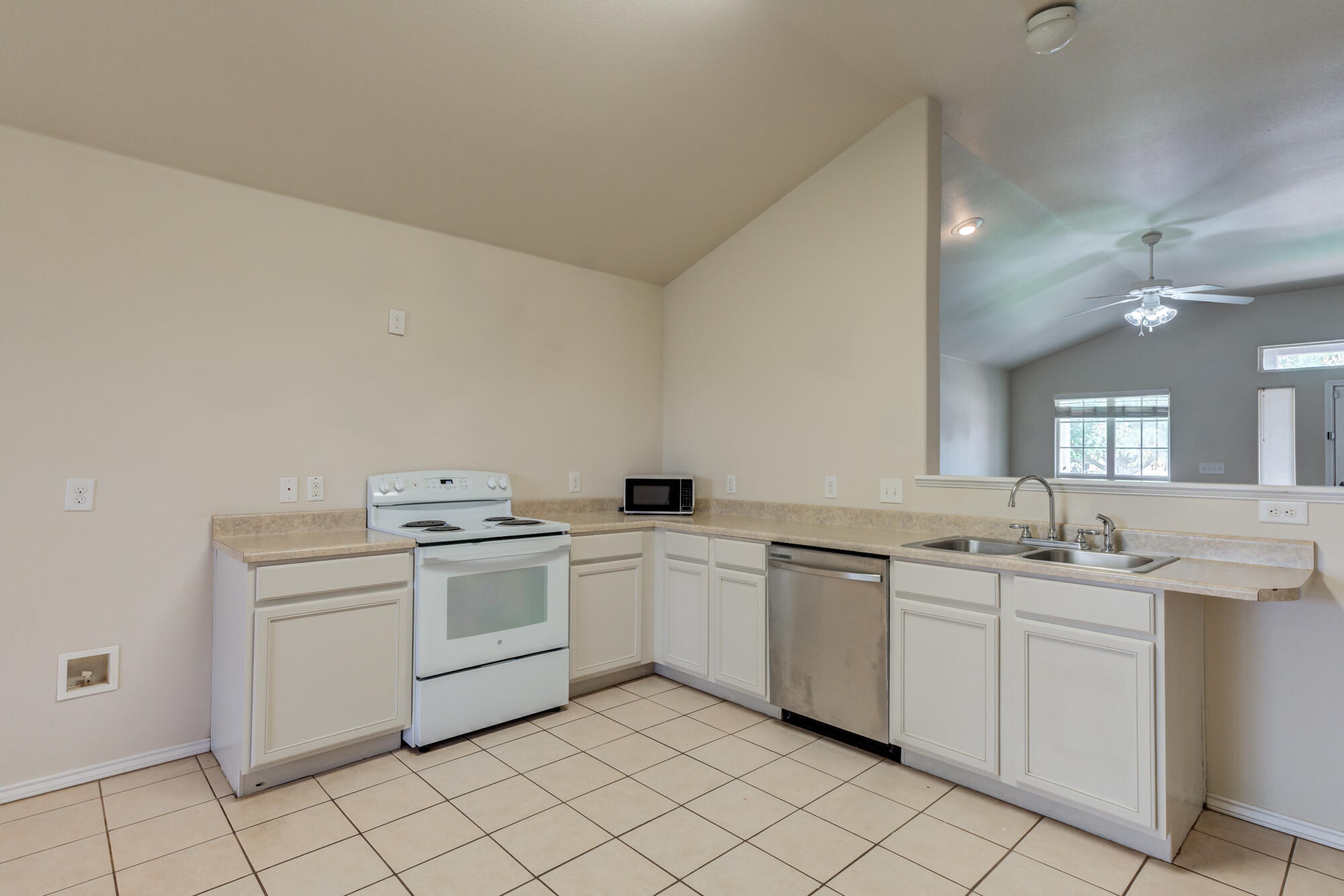 7033 94th Street Lubbock, TX 79424 - Photo 12 of 31 DSC01067_68_69_70_71