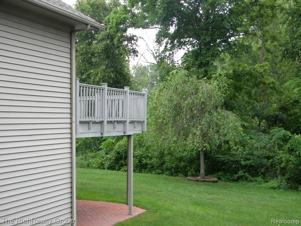 3116 Rivers Edge Drive Wayne, MI 48184 - Photo 3 of 33 View of Yard