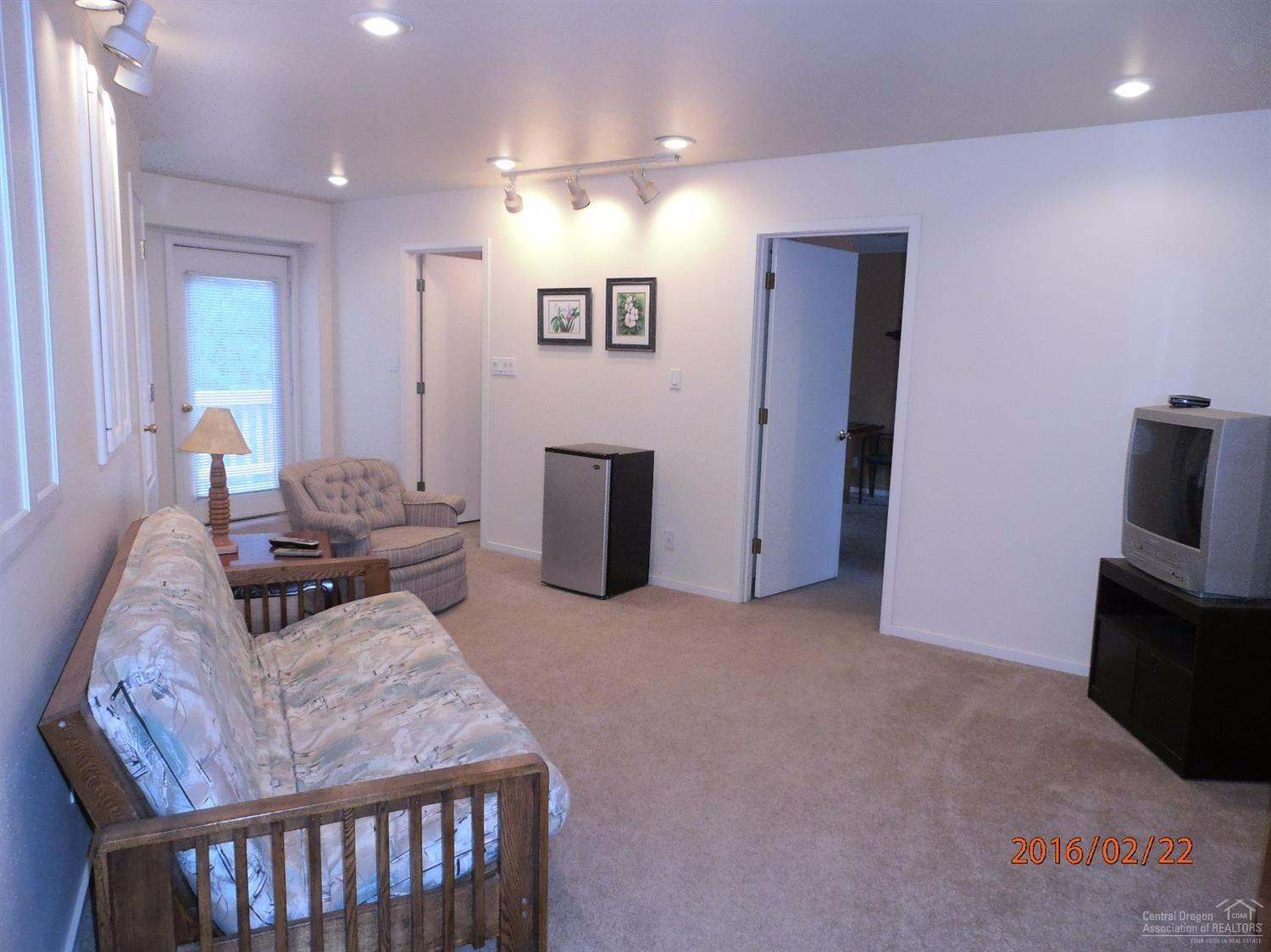 60330 East Ridgeview Drive Bend, OR 97702 - Photo 16 of 25 Bonus room off 3rd bedroom with private