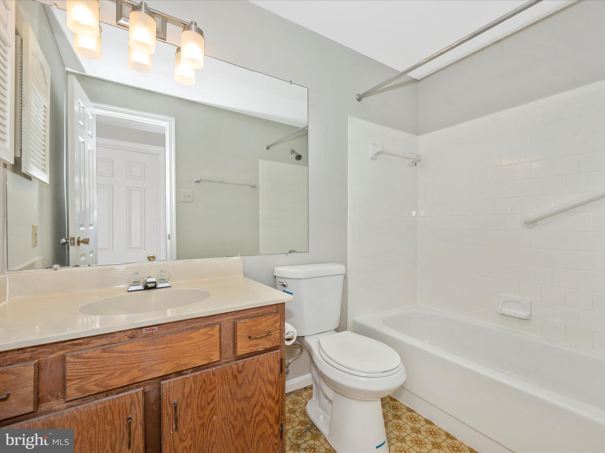 802 Pointer Ridge Drive Gaithersburg, MD 20878 - Photo 24 of 43 Primary Bathroom