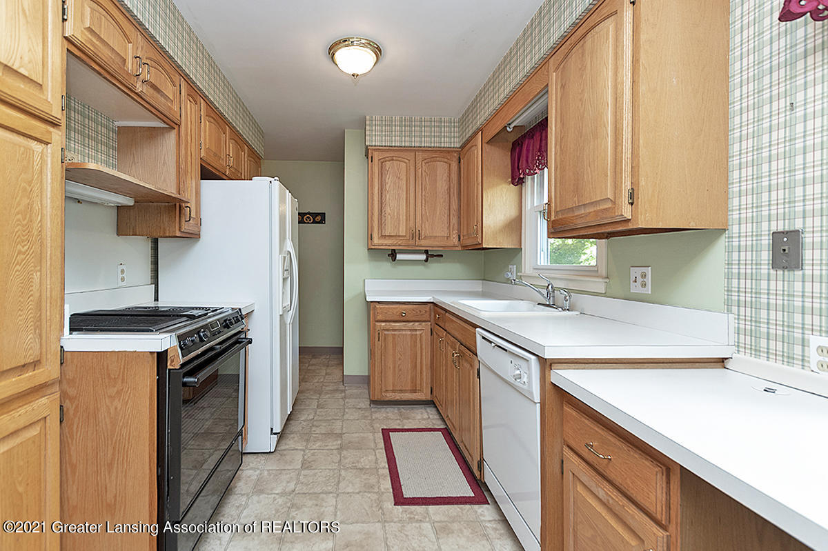1337 Marble Road East Lansing, MI 48823 - Photo 8 of 26 08