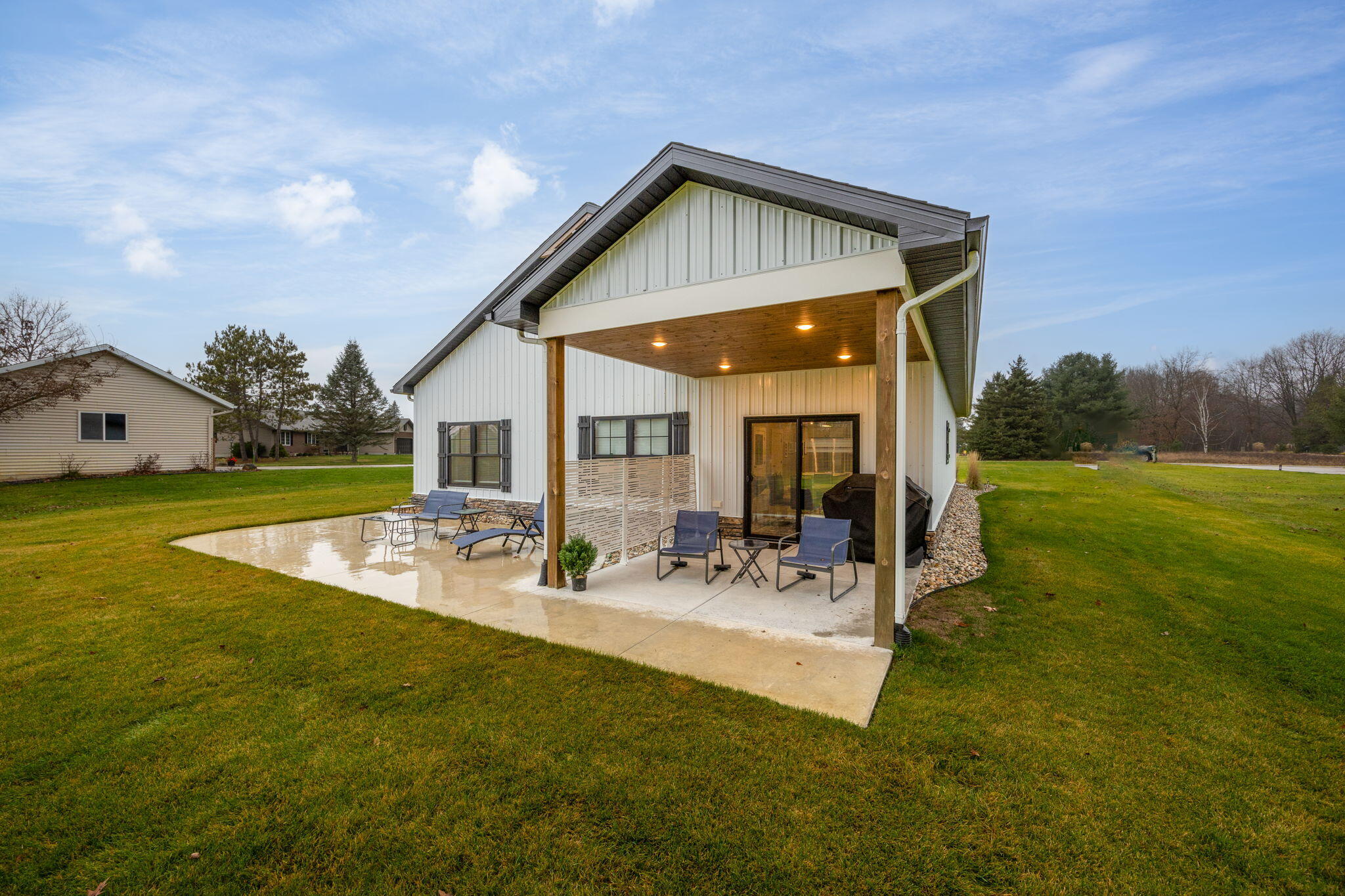 7151 Ryans Run Road Stanwood, MI 49346 - Photo 4 of 39 23-web-or-mls-3Y2A1349-Edit