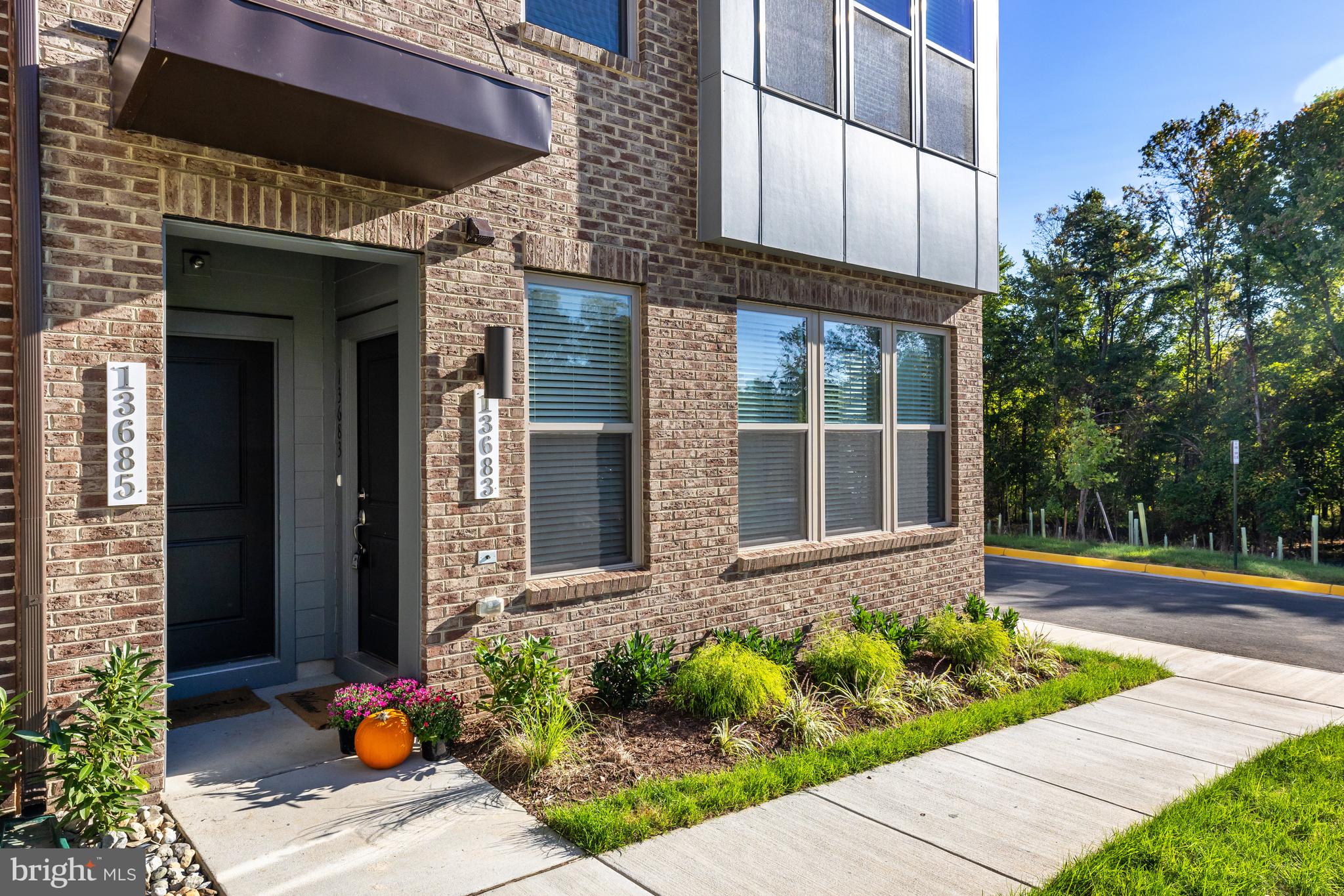 13683 Innovation Station Loop Herndon, VA 20171 - Photo 2 of 32 End Unit 2 BR 2 1/2 BA Garage TH Style Condo.