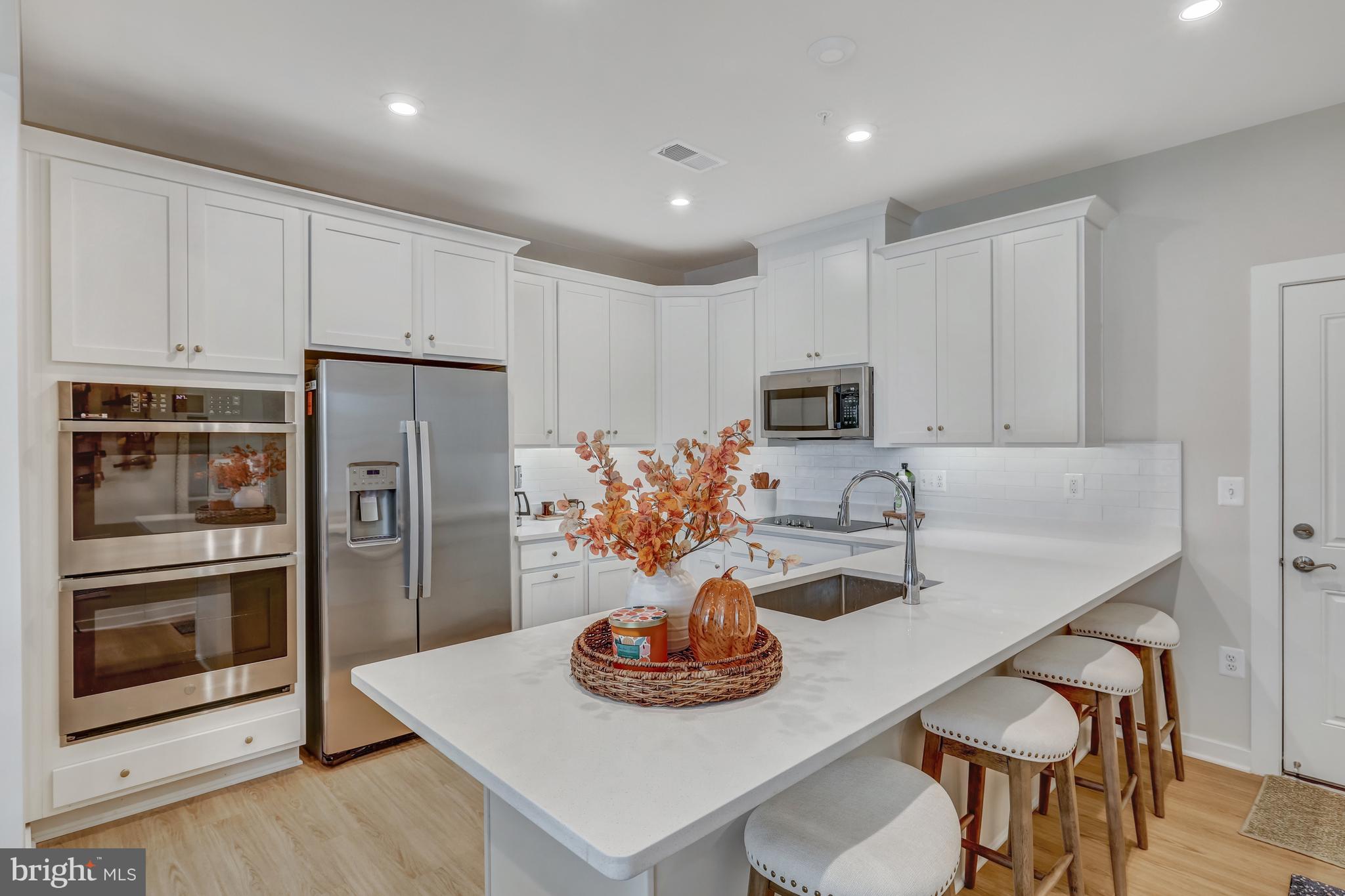 13683 Innovation Station Loop Herndon, VA 20171 - Photo 8 of 32 Gourmet Kitchen