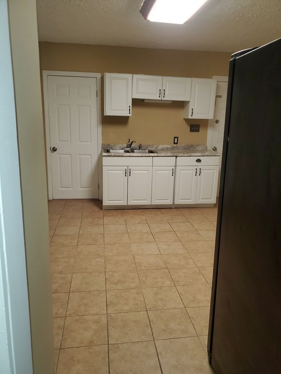 93-95 Edgewood Street Springfield, MA 01109 - Photo 6 of 12 Gallery Image 6