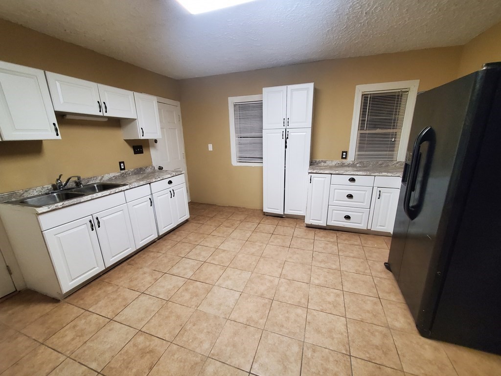 93-95 Edgewood Street Springfield, MA 01109 - Photo 7 of 12 Gallery Image 7