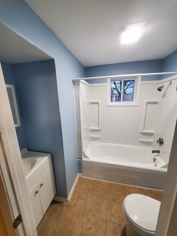 93-95 Edgewood Street Springfield, MA 01109 - Photo 9 of 12 Gallery Image 9