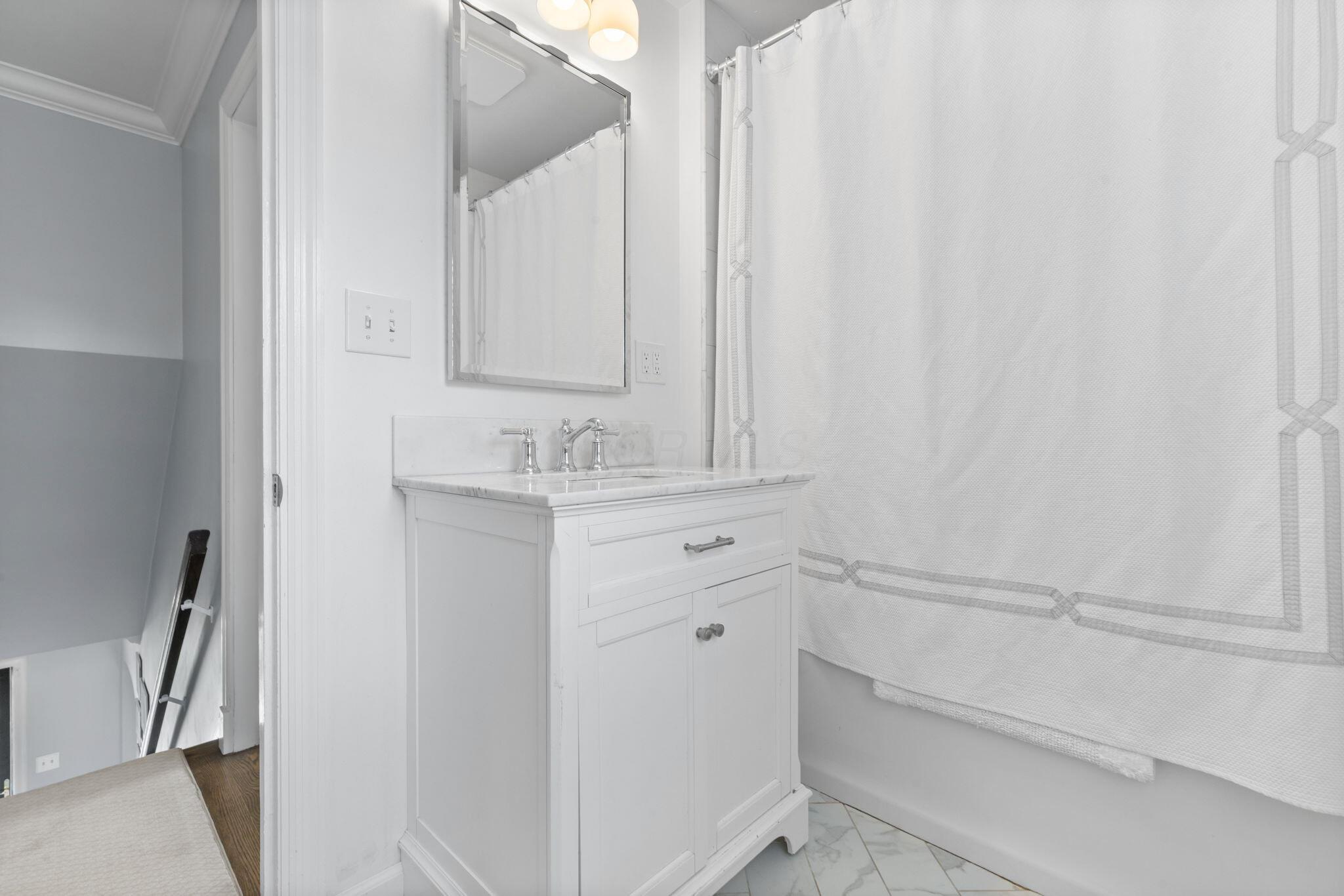 1511 Berkshire Road Columbus, OH 43221 - Photo 18 of 38 Full Bath