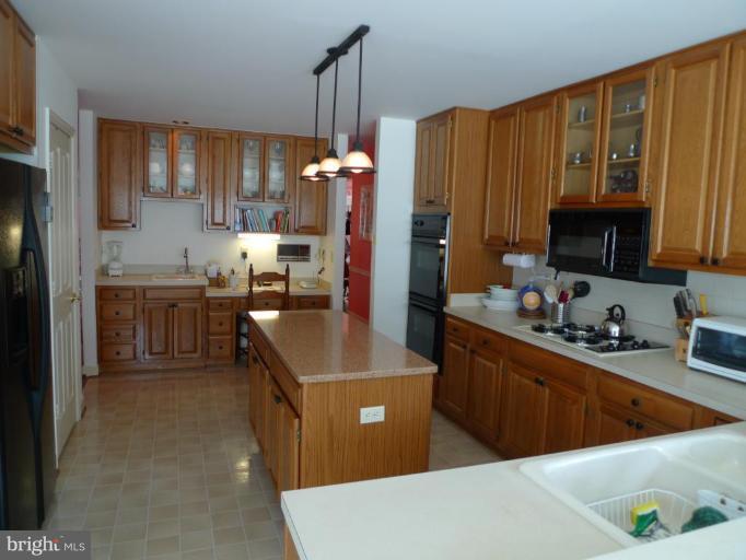 2471 Five Shillings Road Frederick, MD 21701 - Photo 4 of 14 Kitchen