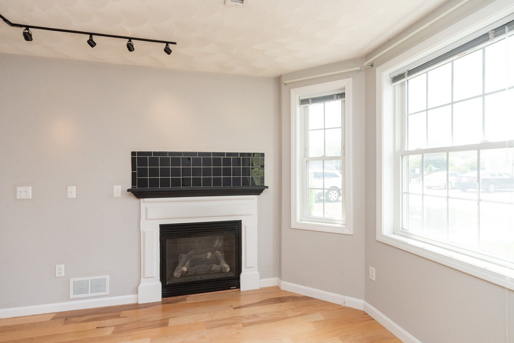 188 Beach Road, Unit 2 Salisbury, MA 01952 - Photo 11 of 27 Gallery Image 11