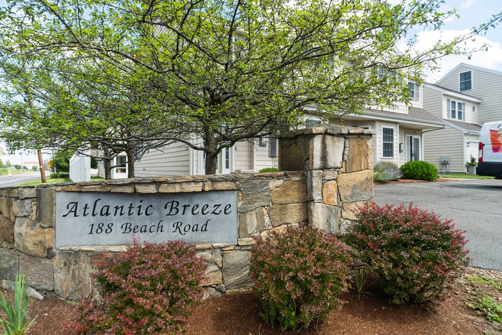 188 Beach Road, Unit 2 Salisbury, MA 01952 - Photo 2 of 27 Gallery Image 2
