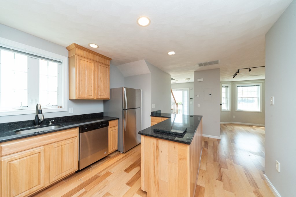188 Beach Road, Unit 2 Salisbury, MA 01952 - Photo 5 of 27 Gallery Image 5