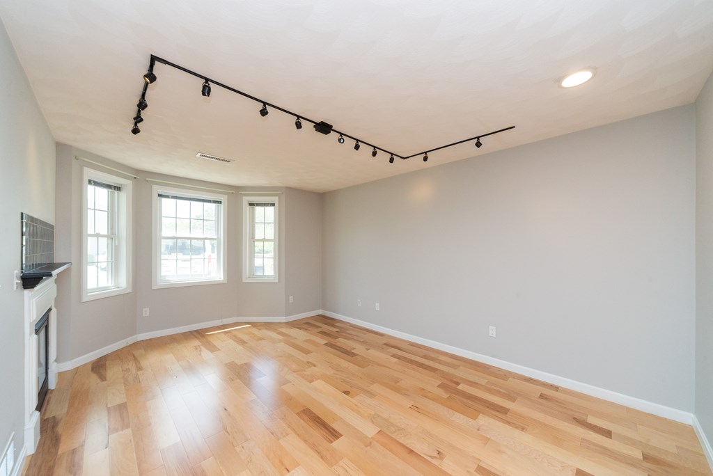 188 Beach Road, Unit 2 Salisbury, MA 01952 - Photo 9 of 27 Gallery Image 9