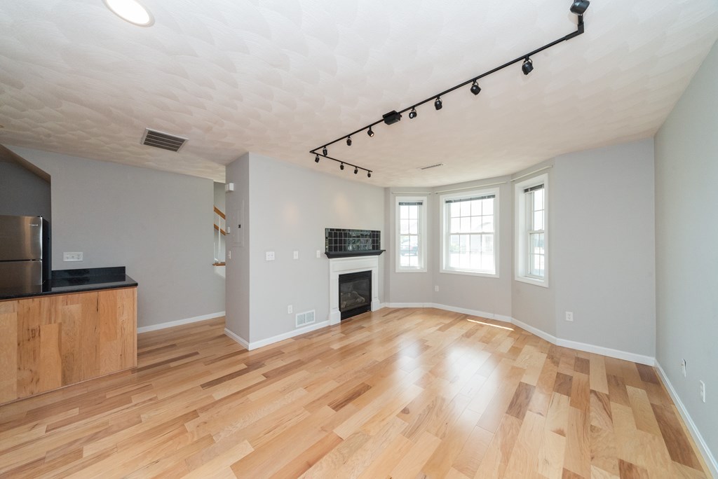 188 Beach Road, Unit 2 Salisbury, MA 01952 - Photo 10 of 27 Gallery Image 10