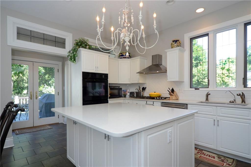 309 Quaker Road Sewickley, PA 15143 - Photo 3 of 25 Absolutely beautiful eat-in kitchen with walk-in pantry.