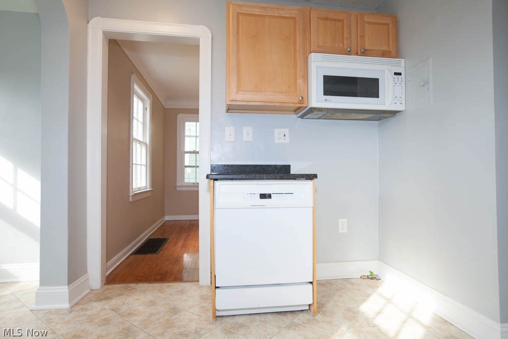 1182 Castleton Road Cleveland Heights, OH 44121 - Photo 8 of 35