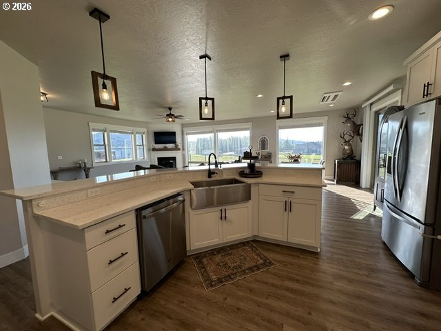 946 South Calapooia Street Sutherlin, OR 97479 - Photo 9 of 31 a kitchen with a sink appliances and cabinets