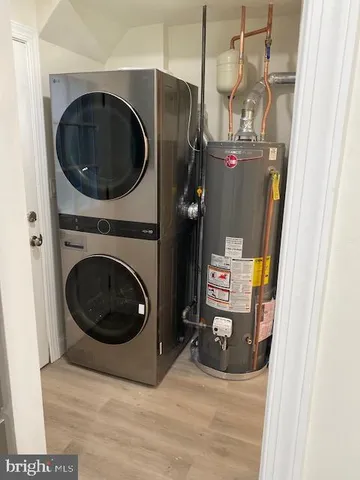 a view of a storage & utility room with washer and dryer