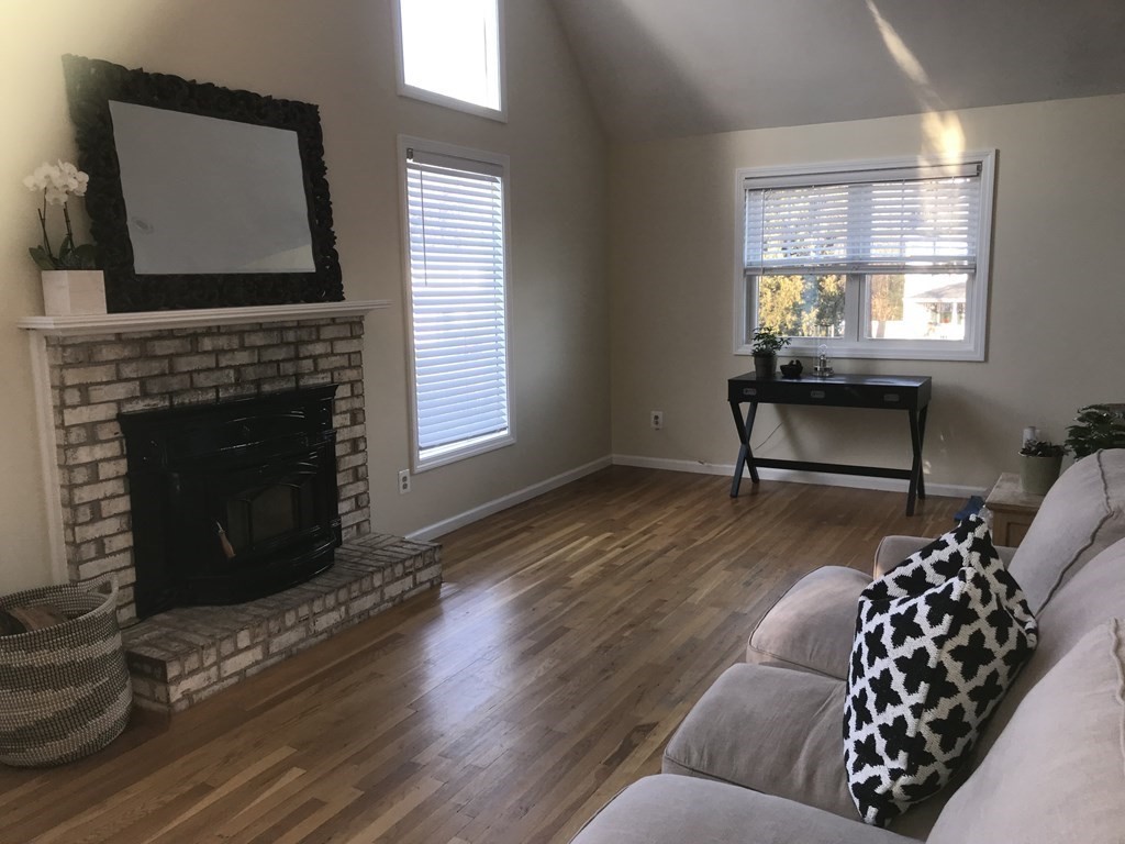 25 Carriage House Path Ashland, MA 01721 - Photo 5 of 37