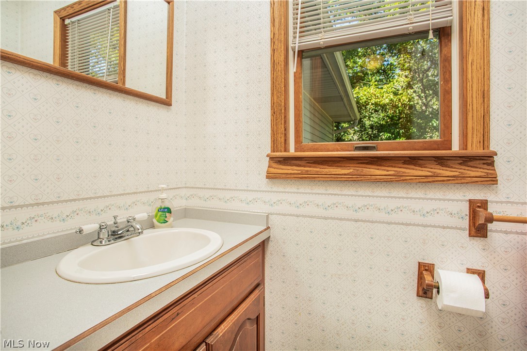 10505 River Road Huron, OH 44839 - Photo 15 of 35 Half bath near entrance from garage