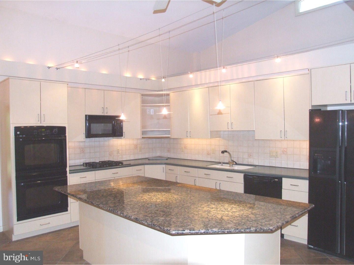 246 Keller Road Berwyn, PA 19312 - Photo 9 of 25 Kitchen
