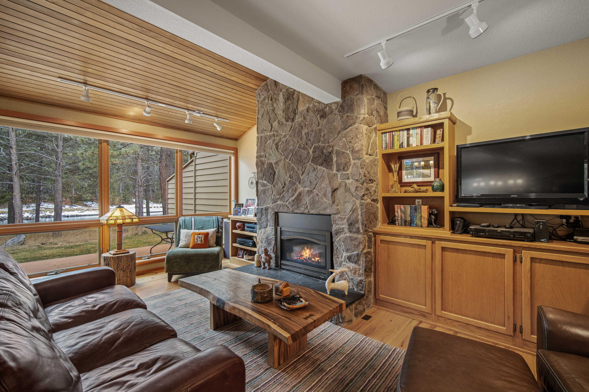 17675 Bittern Lane, Unit 19 Sunriver, OR 97707 - Photo 1 of 42 6-web-or-mls-19 River Village-06