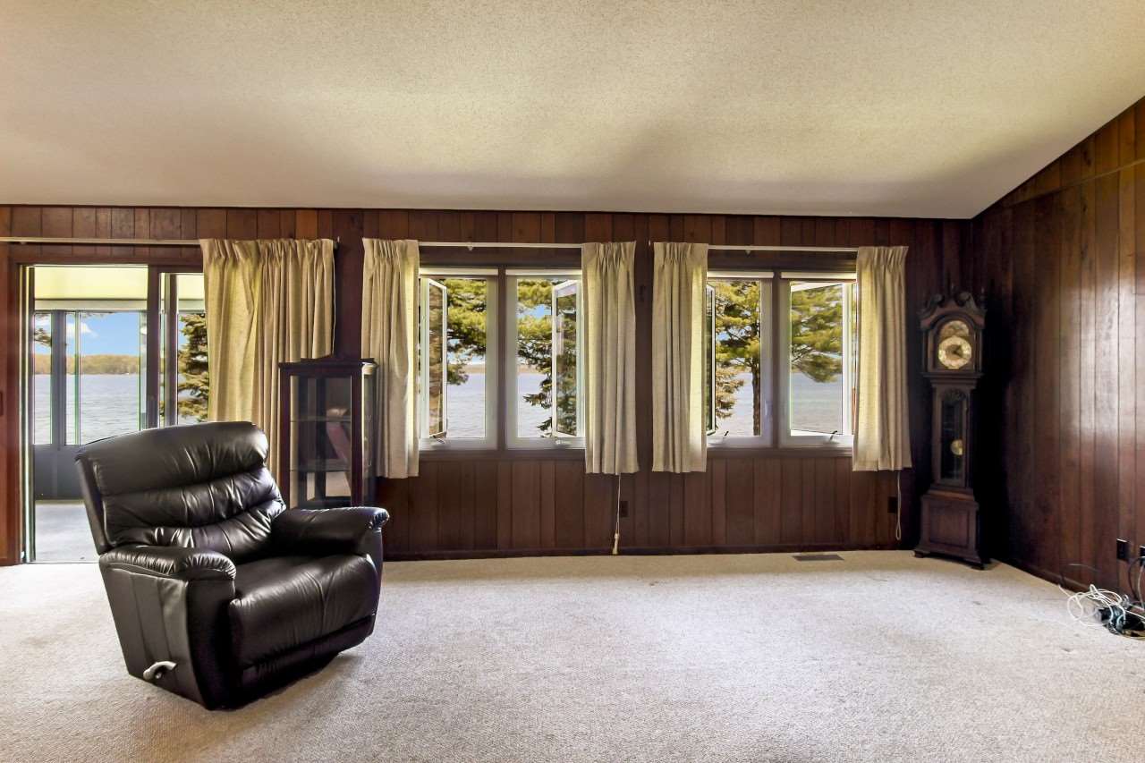 8516 Skegemog Point Road Williamsburg, MI 49690 - Photo 26 of 37 1861807-25.JPG