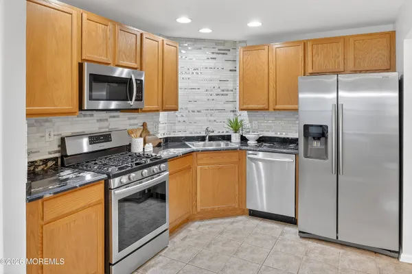 $575,000 | 18 Bridge Pointe Drive, Unit 18, South Amboy, NJ 08879