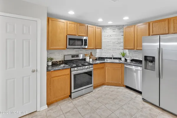 $575,000 | 18 Bridge Pointe Drive, Unit 18, South Amboy, NJ 08879