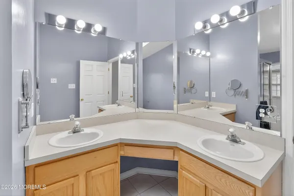 $575,000 | 18 Bridge Pointe Drive, Unit 18, South Amboy, NJ 08879