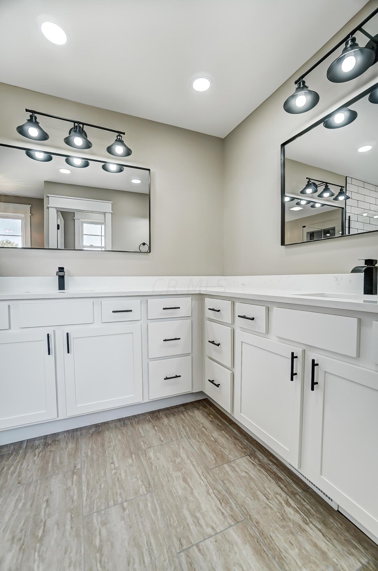 4453 Pleasantville Road Northwest Carroll, OH 43112 - Photo 37 of 87 Owner Suite-Private Bath - 4453 Pleasantville Road, Carroll, OH 43112