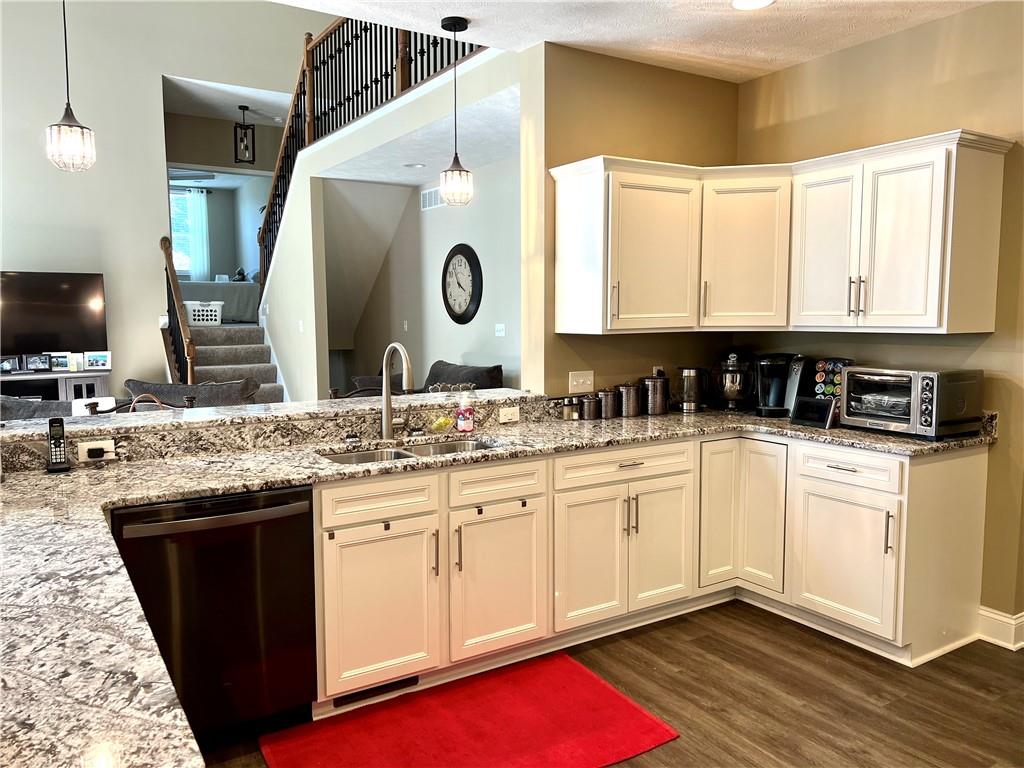 130 Reed Lane Irwin, PA 15642 - Photo 6 of 25 Gallery Image 6