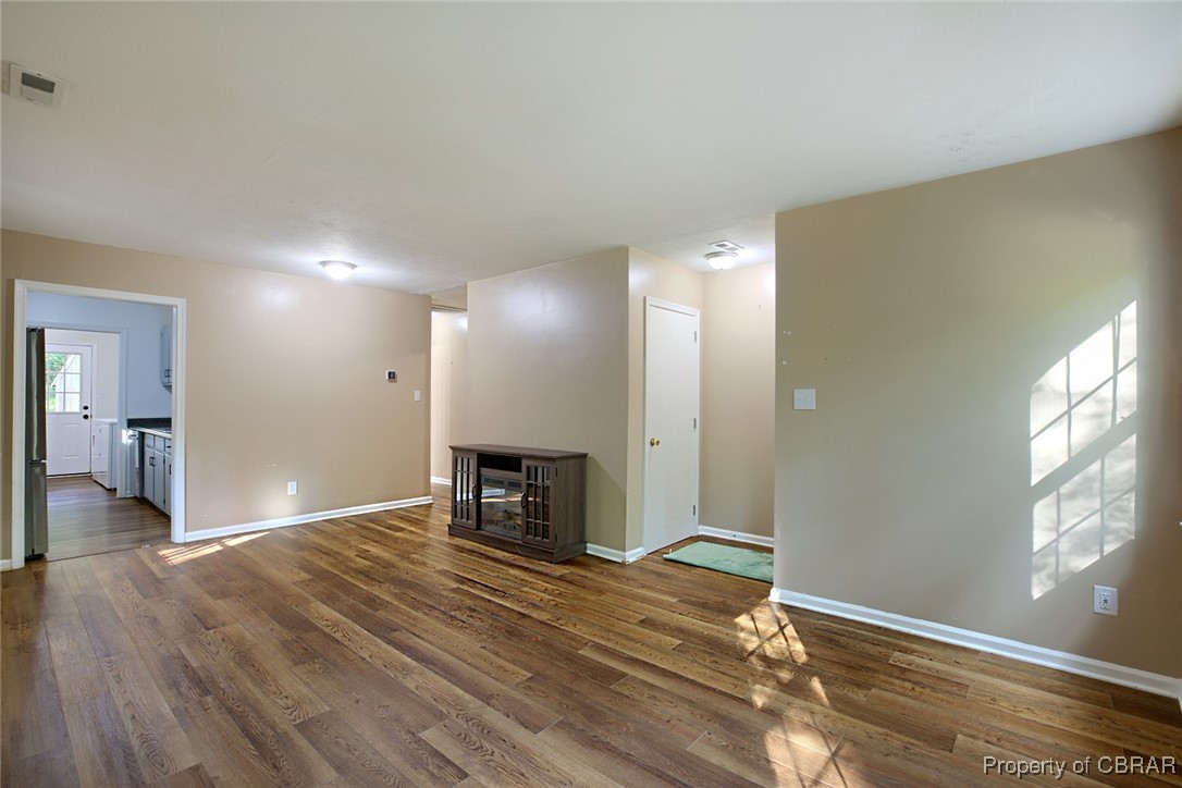 8772 Marlfield Road Gloucester, VA 23061 - Photo 4 of 21 Gallery Image 4