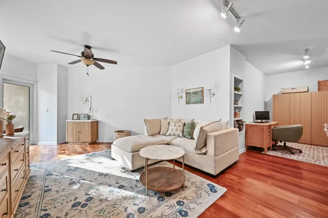 $446,000 | 54 Rainey Street, Unit 416, Austin, TX 78701