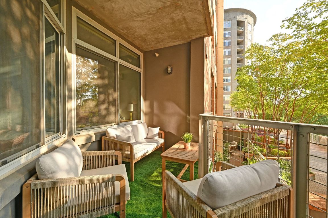 54 Rainey Street, Unit 416 Austin, TX 78701 - Photo 18 of 40 Balcony featuring outdoor lounge area