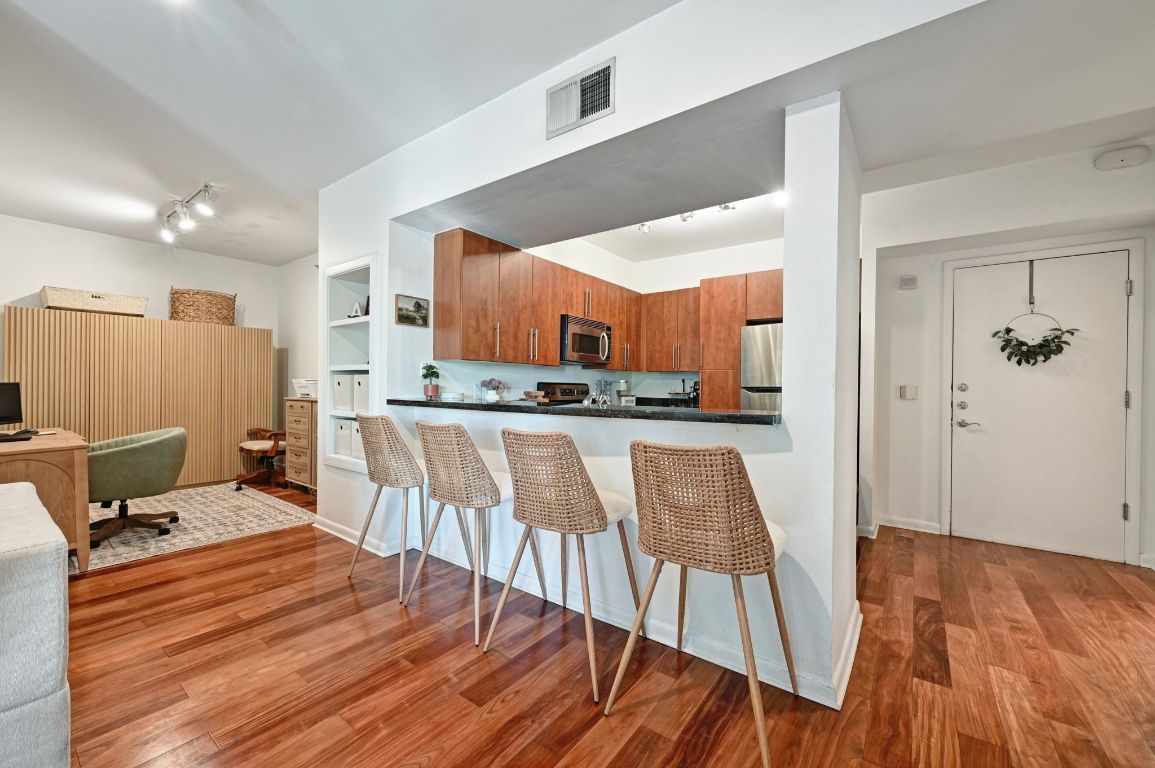 54 Rainey Street, Unit 416 Austin, TX 78701 - Photo 6 of 40 Breakfast Bar